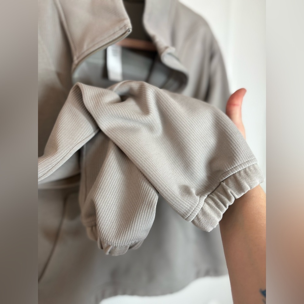 Lululemon•Brushed Softstreme Ribbed Half Zip•Riverstone Taupe•FLAWLESS• 10 - Picture 10 of 16